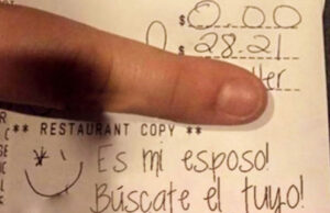 Esta es la respuesta que una camarera le da al insulta que le hace una celosa mujer
