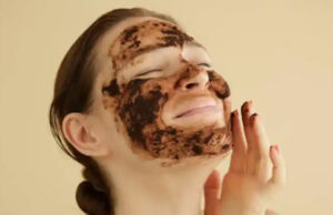 Los beneficios de belleza de una mascarilla facial de café y vaselina: ¿Un reductor natural de arrugas?